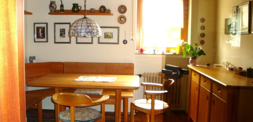 5-Zimmer Maisonettewohnung in Singen-Nord, auf 2 Etagen, mit Garage, Balkon und Wintergarten!