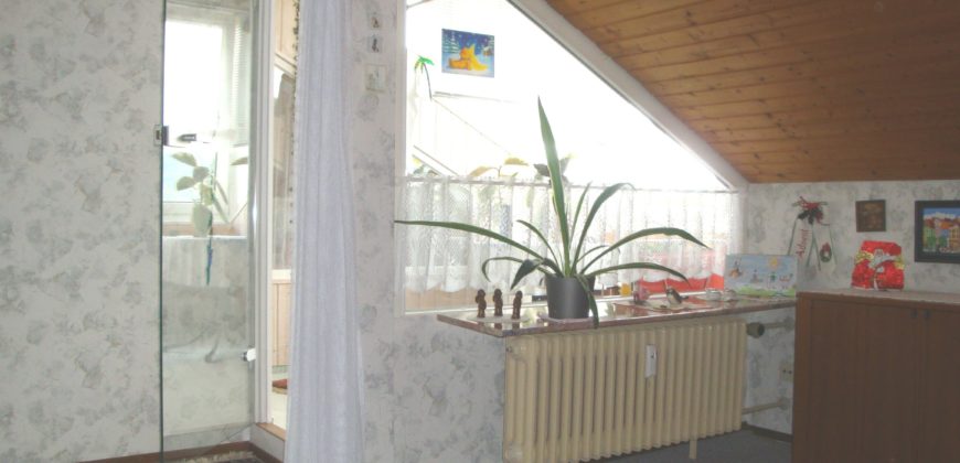 5-Zimmer Maisonettewohnung in Singen-Nord, auf 2 Etagen, mit Garage, Balkon und Wintergarten!