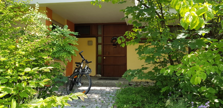 Einfamilienhaus in Ortsrandlage mit vielen Möglichkeiten und Platz für die (Groß-)Familie, erfüllen Sie sich Ihren Traum vom Wohnen!