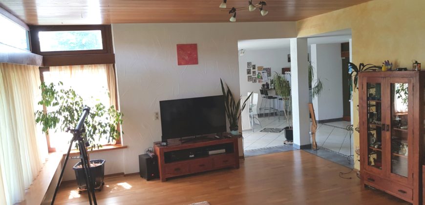 Einfamilienhaus in Ortsrandlage mit vielen Möglichkeiten und Platz für die (Groß-)Familie, erfüllen Sie sich Ihren Traum vom Wohnen!